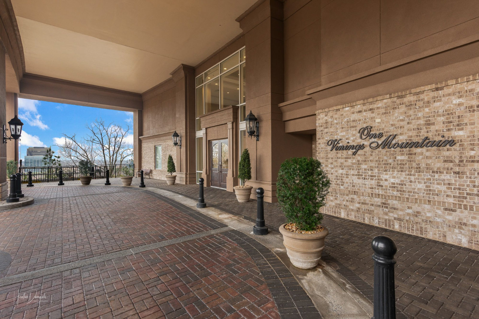 One Vinings Mountain entrance